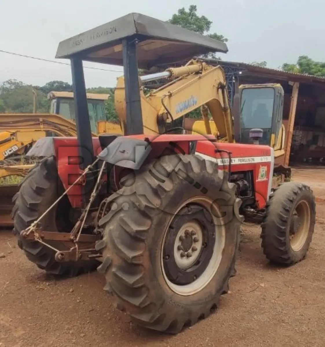 LOTE 012 - TRATOR Massey Ferguson 275
