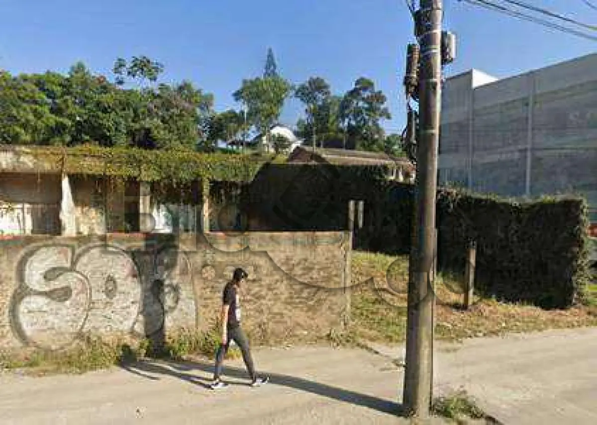 LOTE 004 - Imóvel situado na Av. Santos Dumont, S/N - Bairro Bom Retiro, Joinville /SC - Terreno com área de 457,00m², sem benfeitorias.