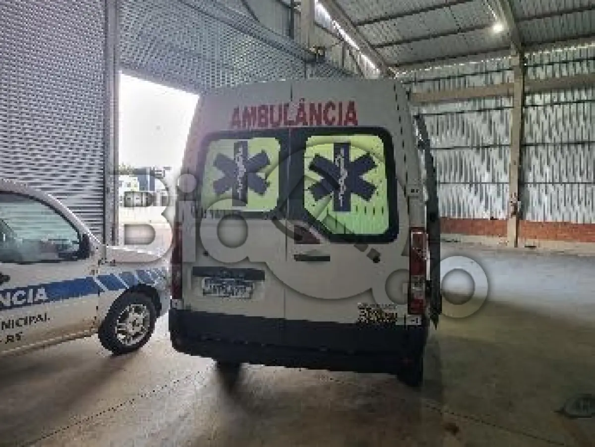 LOTE 009 - AMBULÃNCIA RENAULT/CHAPECO MASTERAM, Ano/modelo: 2014/2015