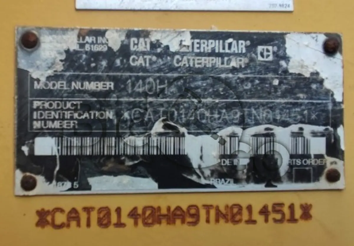 LOTE 016 - MOTONIVELADORA Caterpillar VHP