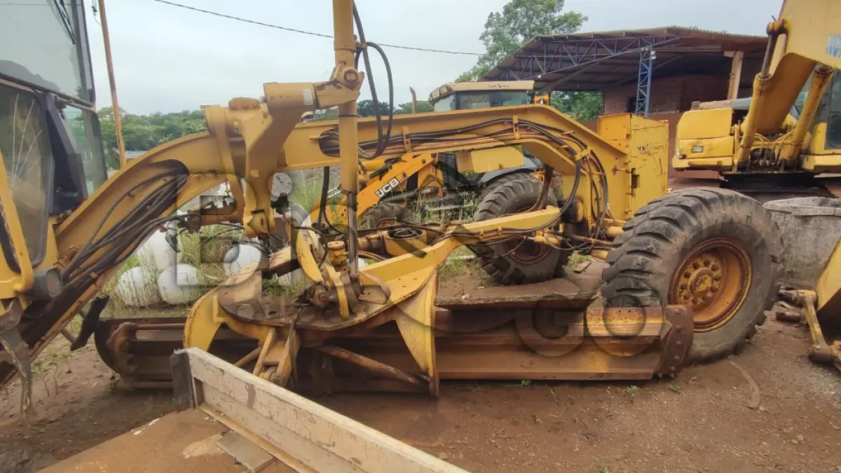 LOTE 016 - MOTONIVELADORA Caterpillar VHP