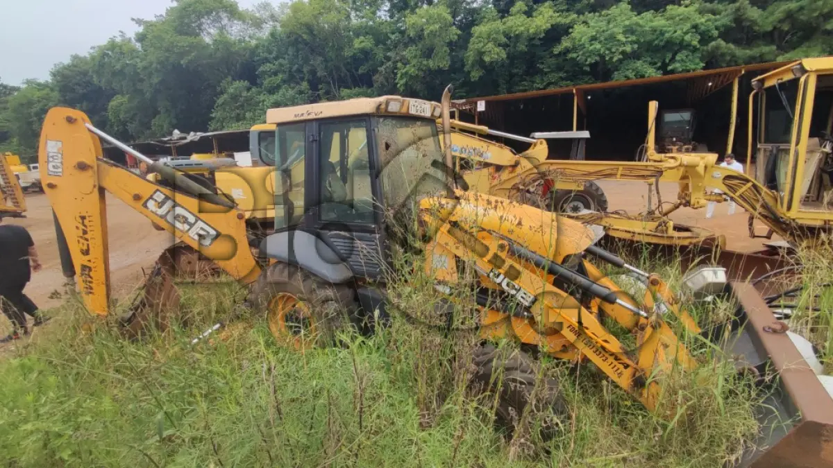 LOTE 019 - RETROESCAVADEIRA marca/modelo: MO/JCB 214E