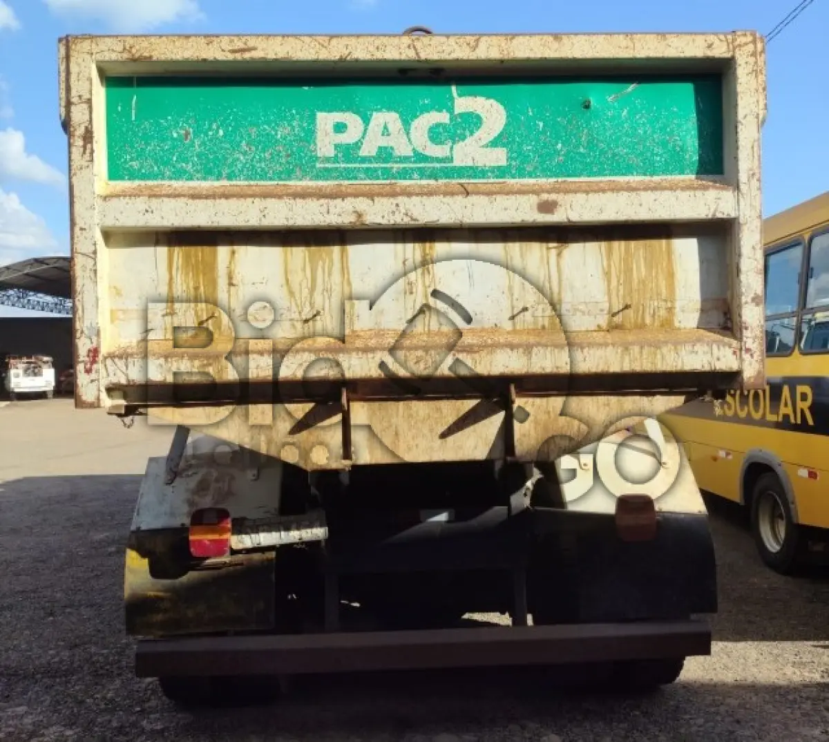 LOTE 013 - CAMINHÃO BASCULANTE M.BENZ/ATRON 2729 K 6X4
