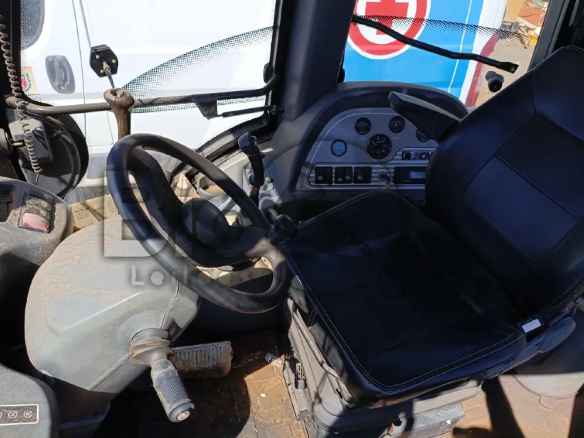 LOTE 016 - Retroescavadeira XCMG Série: xt870br