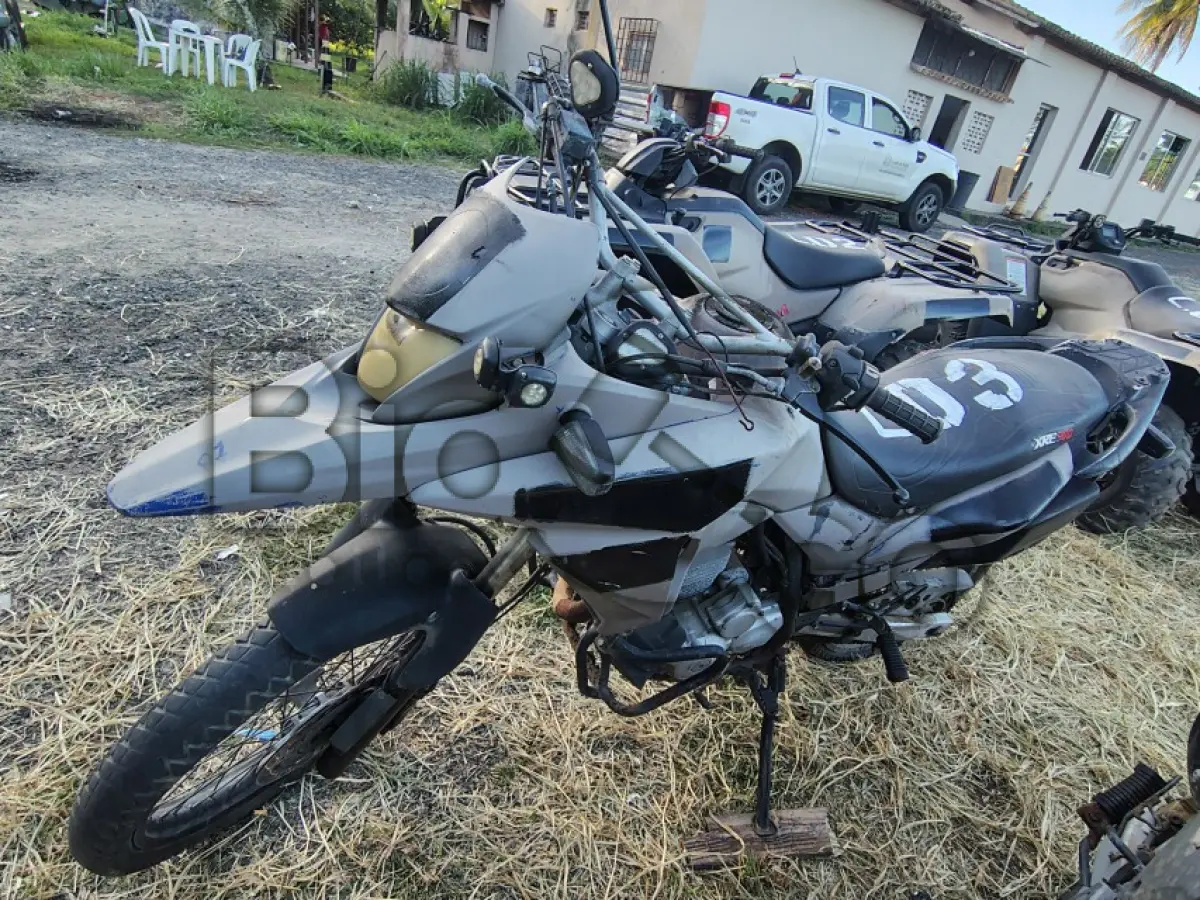 LOTE 003 - HONDA/XRE 300 (MOTOR INCOMPLETO), FAB/MOD: 2017/2017