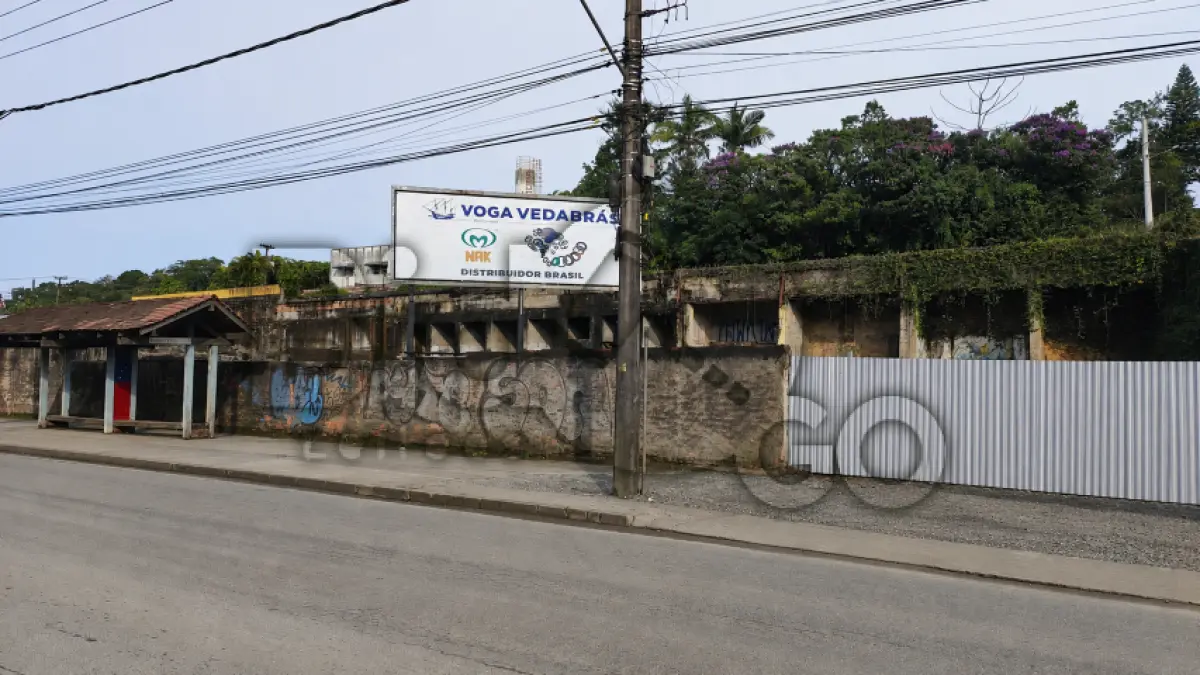 LOTE 004 - Imóvel situado na Av. Santos Dumont, S/N - Bairro Bom Retiro, Joinville /SC - Terreno com área de 457,00m², sem benfeitorias.
