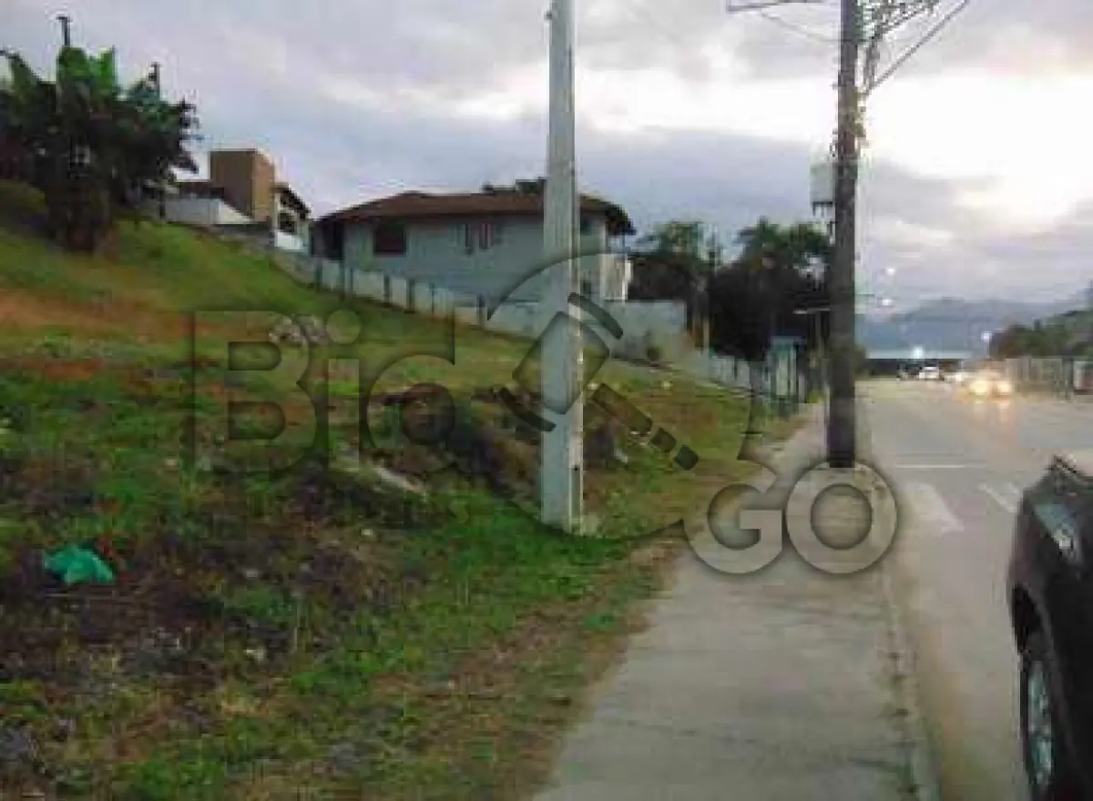 LOTE 009 - Imóvel situado na Rua Leopoldo Beninca, S/N - Bairro Vila Nova, Joinville /SC - Terreno com área de 511,12m², sem benfeitorias.