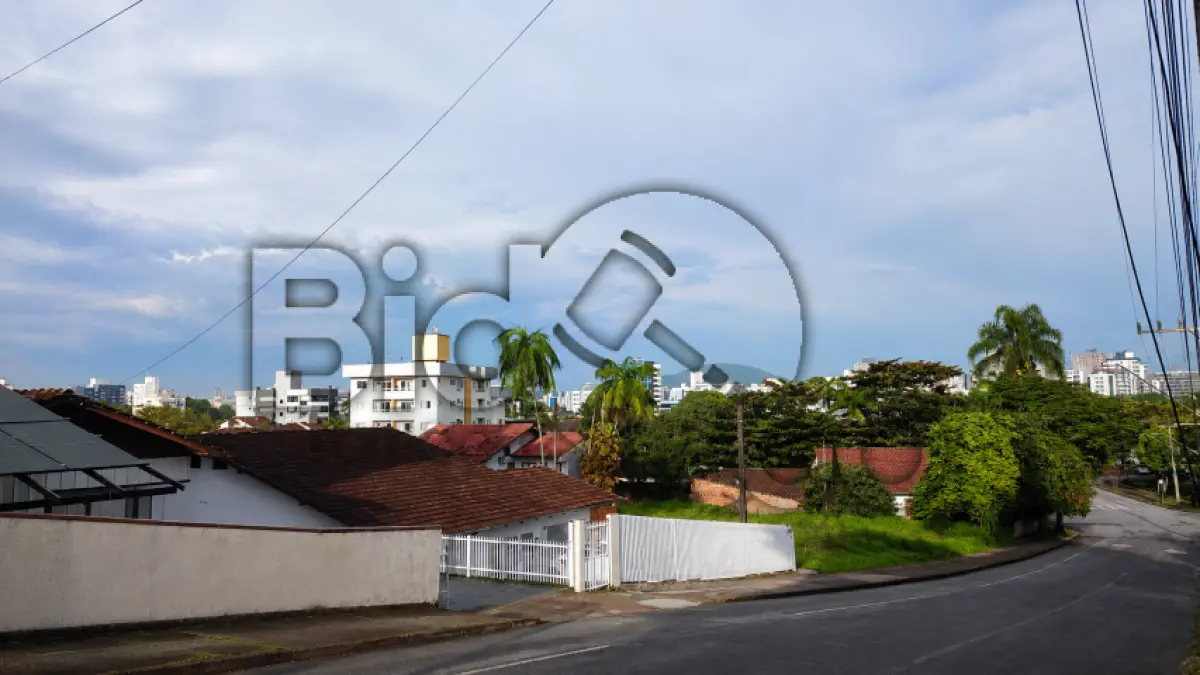 LOTE 008 - Imóvel situado na Rua Ouro Verde, S/N - Bairro Saguaçu, Joinville / SC -Terreno com área de 450,19m², sem benfeitorias.