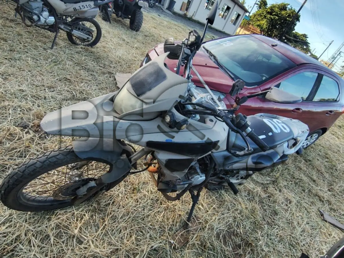LOTE 006 - HONDA/XRE 300 (MOTOR INCOMPLETO), FAB/MOD: 2016/2016