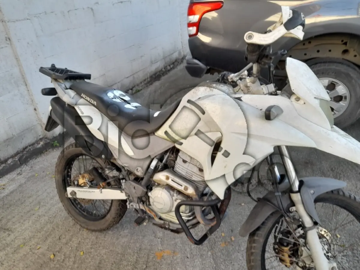 LOTE 016 - HONDA/XRE 300 (MOTOR INCOMPLETO), FAB/MOD: 2016/2016
