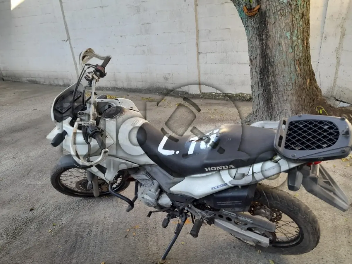 LOTE 016 - HONDA/XRE 300 (MOTOR INCOMPLETO), FAB/MOD: 2016/2016