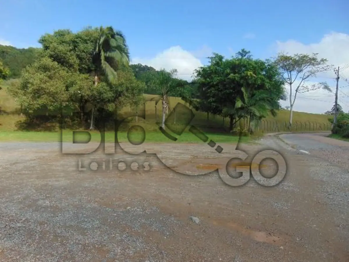 LOTE 010 - Imóvel situado na Rua Dorothóvio do Nascimento, S/N - Zona IndustrialNorte, Joinville / SC - Terreno com área de 915,00m², sem benfeitorias.
