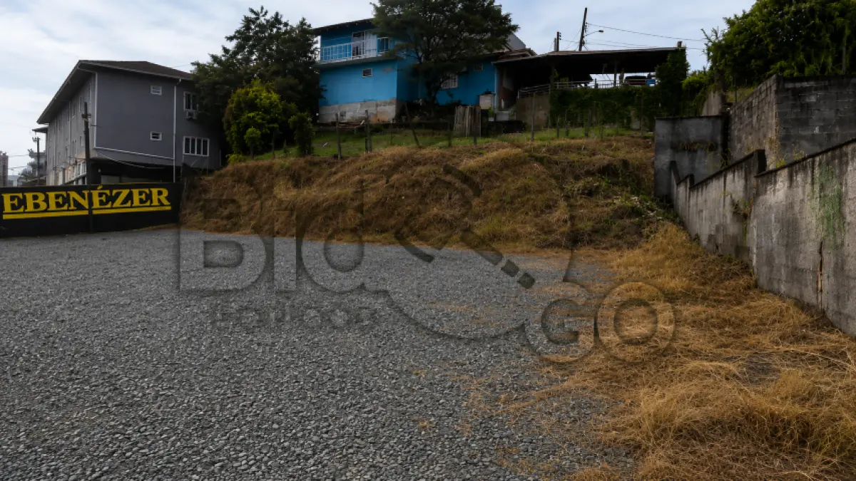 LOTE 007 - Imóvel situado na Rua Baercker Wagner, S/N - Bairro Iririu, Joinville / SC -Terreno com área de 319,07m², sem benfeitorias.