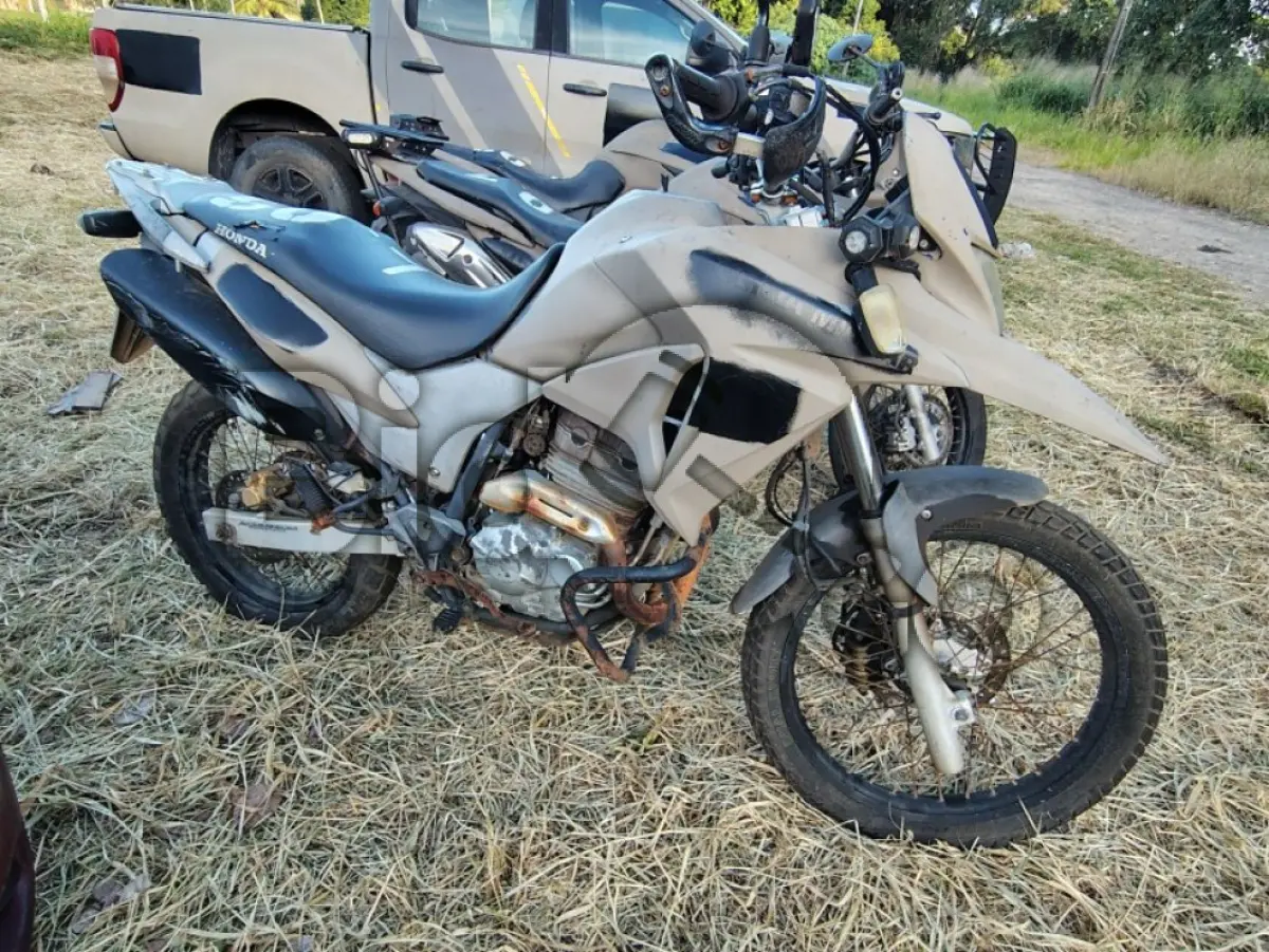 LOTE 006 - HONDA/XRE 300 (MOTOR INCOMPLETO), FAB/MOD: 2016/2016