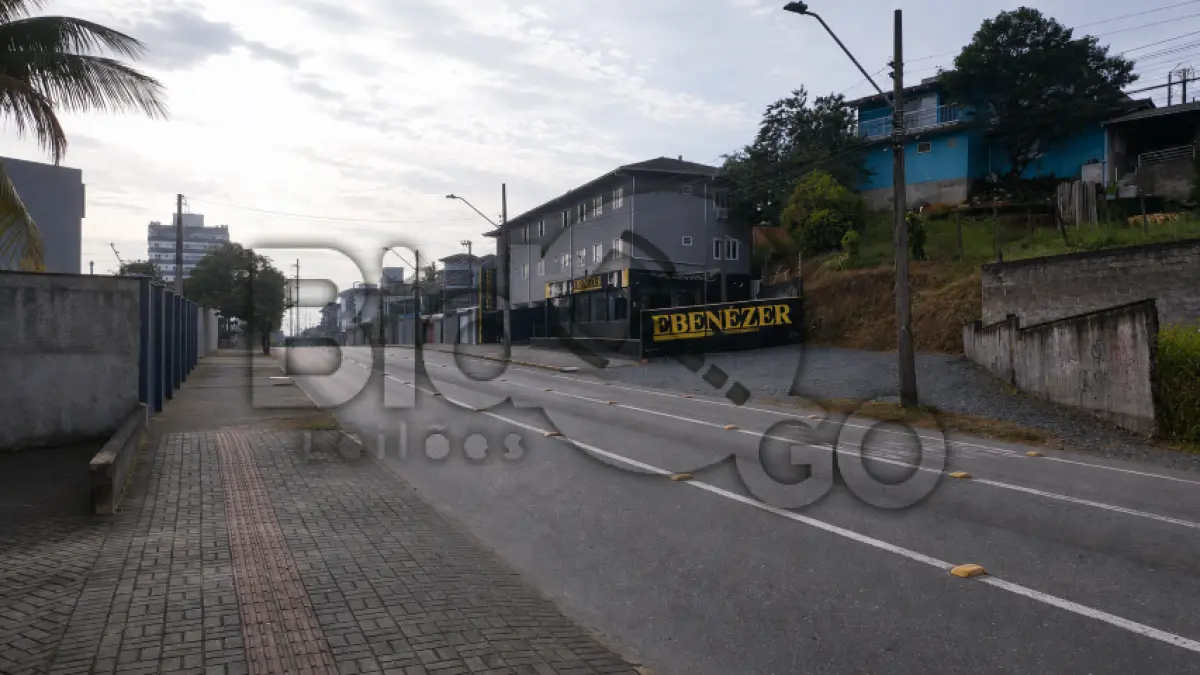 LOTE 007 - Imóvel situado na Rua Baercker Wagner, S/N - Bairro Iririu, Joinville / SC -Terreno com área de 319,07m², sem benfeitorias.