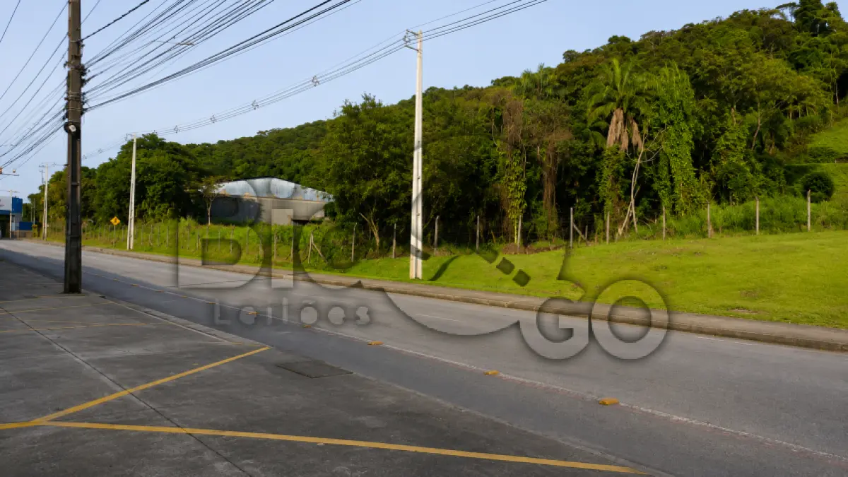 LOTE 011 - Imóvel situado na Rua Tuiuti, S/N - Bairro Zona Industrial Norte, Joinville /SC - Terreno com área de 750,34m², sem benfeitorias.