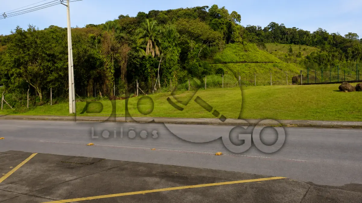 LOTE 011 - Imóvel situado na Rua Tuiuti, S/N - Bairro Zona Industrial Norte, Joinville /SC - Terreno com área de 750,34m², sem benfeitorias.
