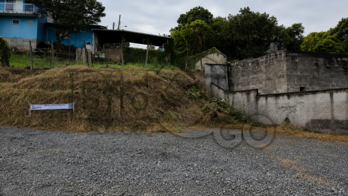 LOTE 007 - Imóvel situado na Rua Baercker Wagner, S/N - Bairro Iririu, Joinville / SC -Terreno com área de 319,07m², sem benfeitorias.
