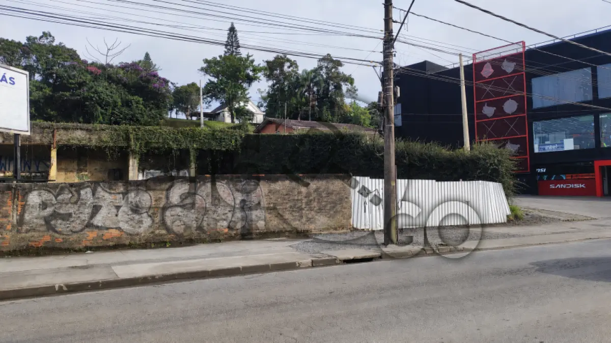 LOTE 004 - Imóvel situado na Av. Santos Dumont, S/N - Bairro Bom Retiro, Joinville /SC - Terreno com área de 457,00m², sem benfeitorias.
