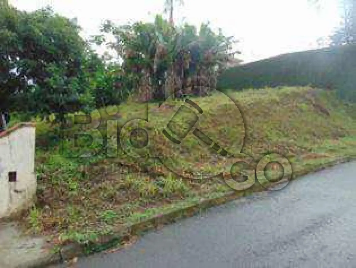 LOTE 008 - Imóvel situado na Rua Ouro Verde, S/N - Bairro Saguaçu, Joinville / SC -Terreno com área de 450,19m², sem benfeitorias.