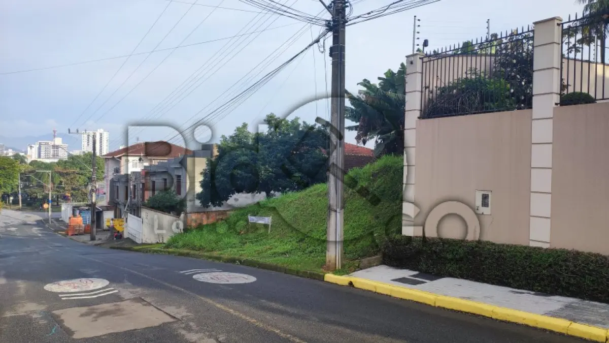LOTE 008 - Imóvel situado na Rua Ouro Verde, S/N - Bairro Saguaçu, Joinville / SC -Terreno com área de 450,19m², sem benfeitorias.