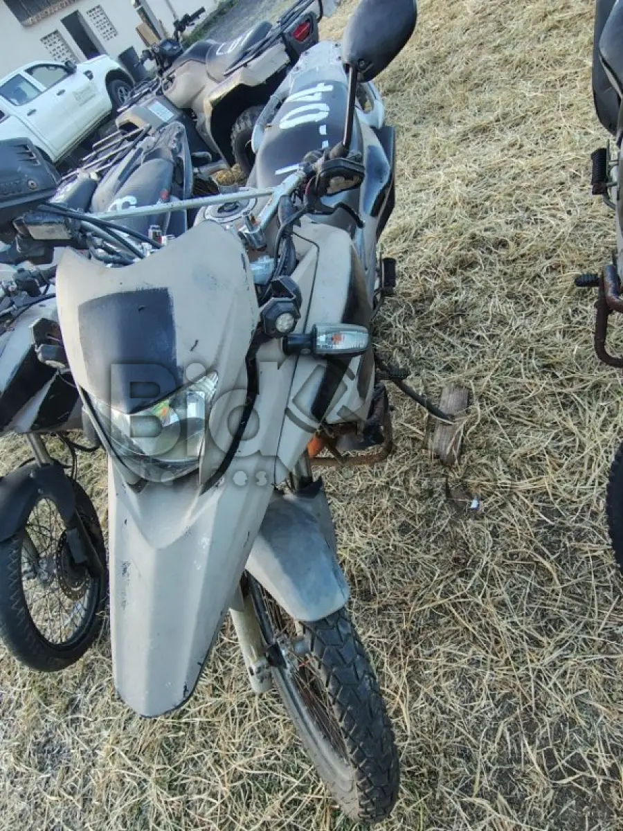 LOTE 004 - HONDA/XRE 300 (MOTOR INCOMPLETO), FAB/MOD: 2016/2016