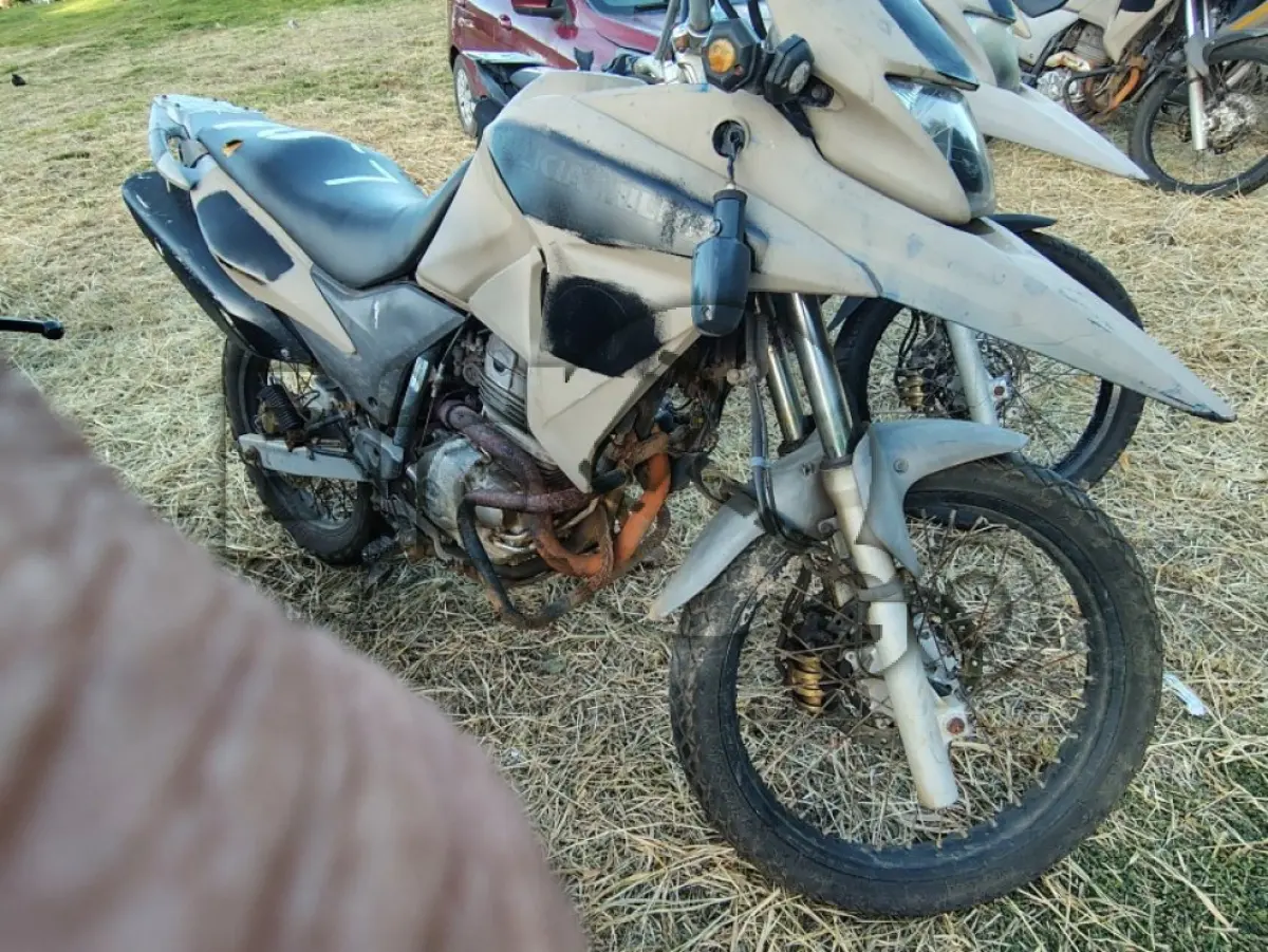 LOTE 004 - HONDA/XRE 300 (MOTOR INCOMPLETO), FAB/MOD: 2016/2016