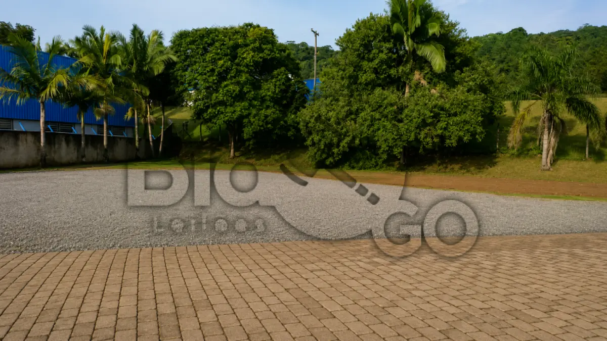 LOTE 010 - Imóvel situado na Rua Dorothóvio do Nascimento, S/N - Zona IndustrialNorte, Joinville / SC - Terreno com área de 915,00m², sem benfeitorias.