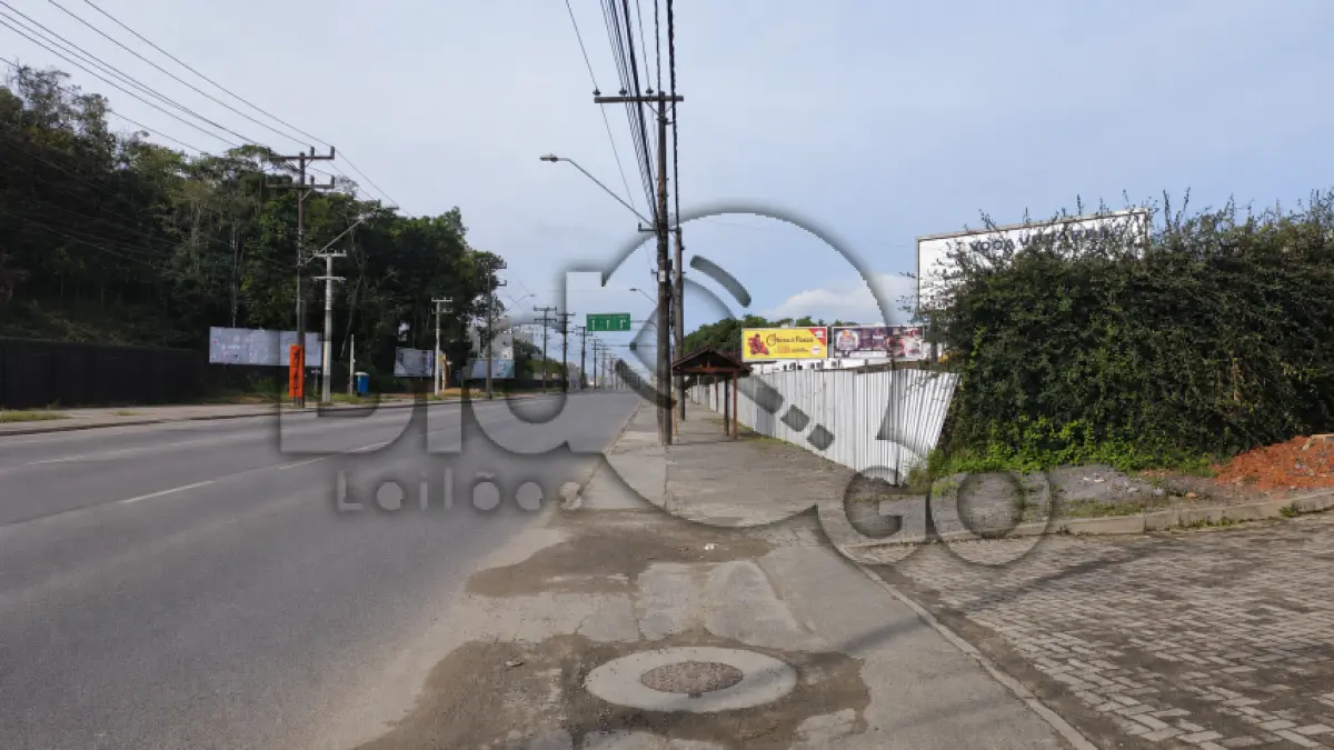 LOTE 004 - Imóvel situado na Av. Santos Dumont, S/N - Bairro Bom Retiro, Joinville /SC - Terreno com área de 457,00m², sem benfeitorias.