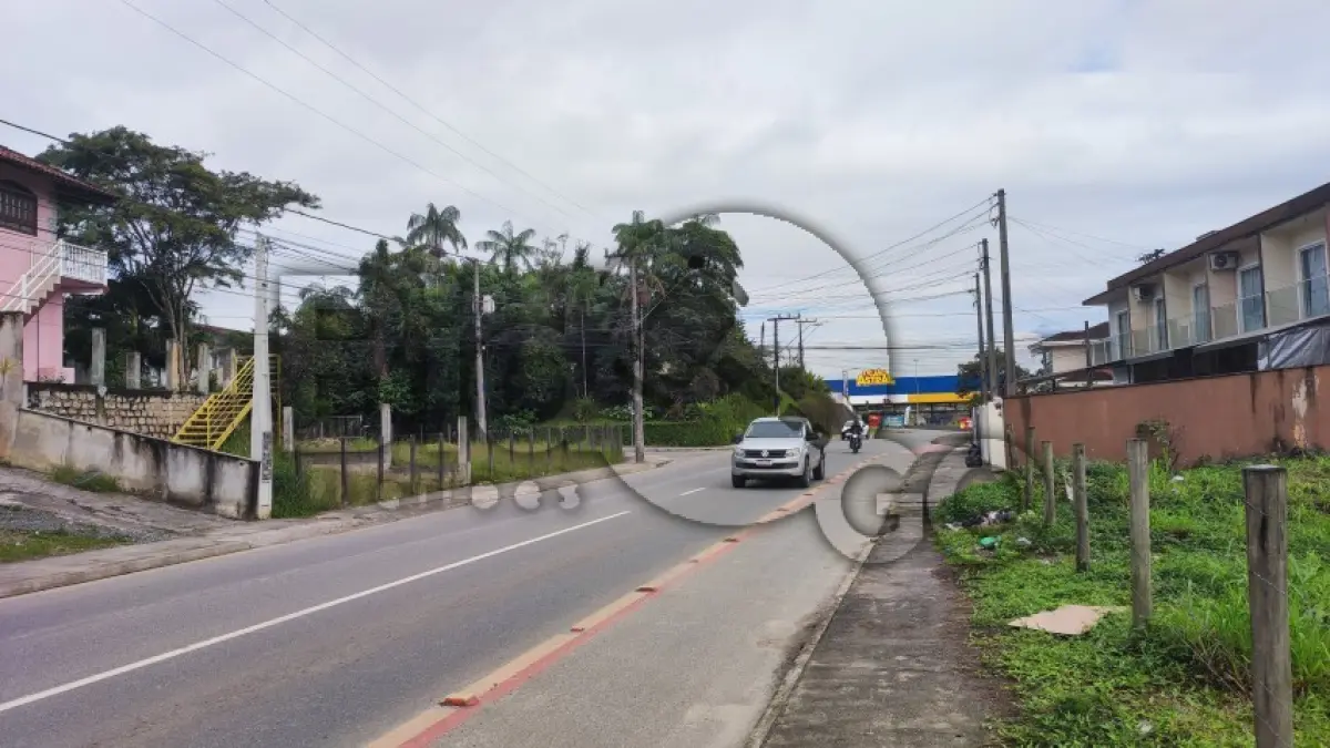 LOTE 009 - Imóvel situado na Rua Leopoldo Beninca, S/N - Bairro Vila Nova, Joinville /SC - Terreno com área de 511,12m², sem benfeitorias.