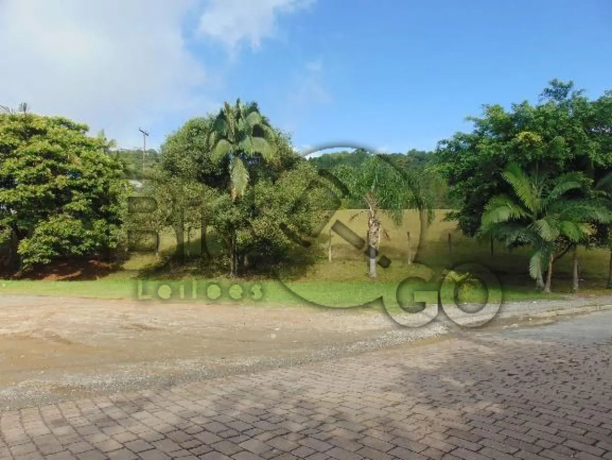 LOTE 010 - Imóvel situado na Rua Dorothóvio do Nascimento, S/N - Zona IndustrialNorte, Joinville / SC - Terreno com área de 915,00m², sem benfeitorias.