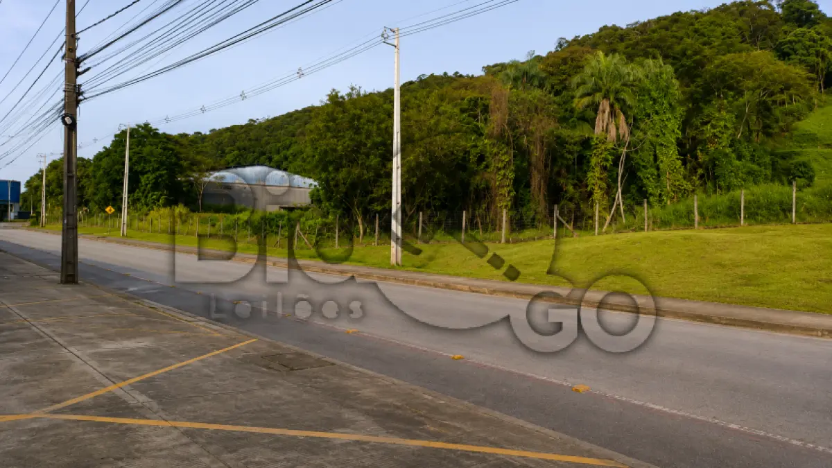 LOTE 011 - Imóvel situado na Rua Tuiuti, S/N - Bairro Zona Industrial Norte, Joinville /SC - Terreno com área de 750,34m², sem benfeitorias.