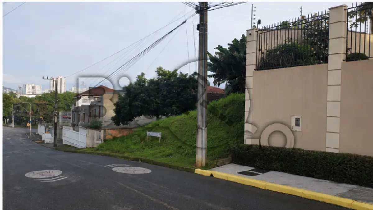 LOTE 008 - Imóvel situado na Rua Ouro Verde, S/N - Bairro Saguaçu, Joinville / SC -Terreno com área de 450,19m², sem benfeitorias.