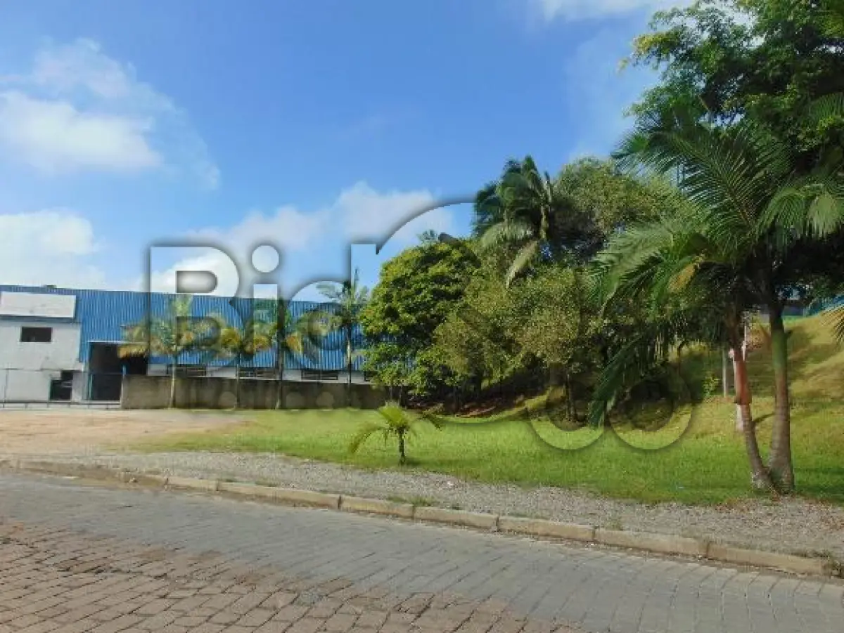 LOTE 010 - Imóvel situado na Rua Dorothóvio do Nascimento, S/N - Zona IndustrialNorte, Joinville / SC - Terreno com área de 915,00m², sem benfeitorias.