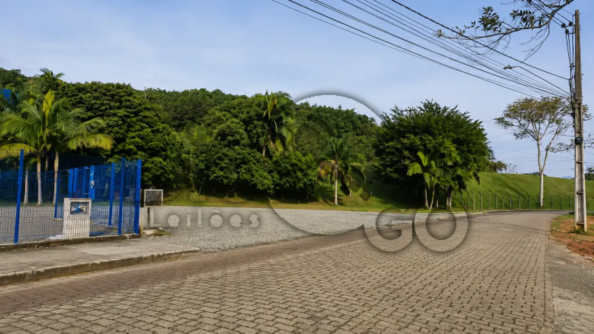 LOTE 010 - Imóvel situado na Rua Dorothóvio do Nascimento, S/N - Zona IndustrialNorte, Joinville / SC - Terreno com área de 915,00m², sem benfeitorias.