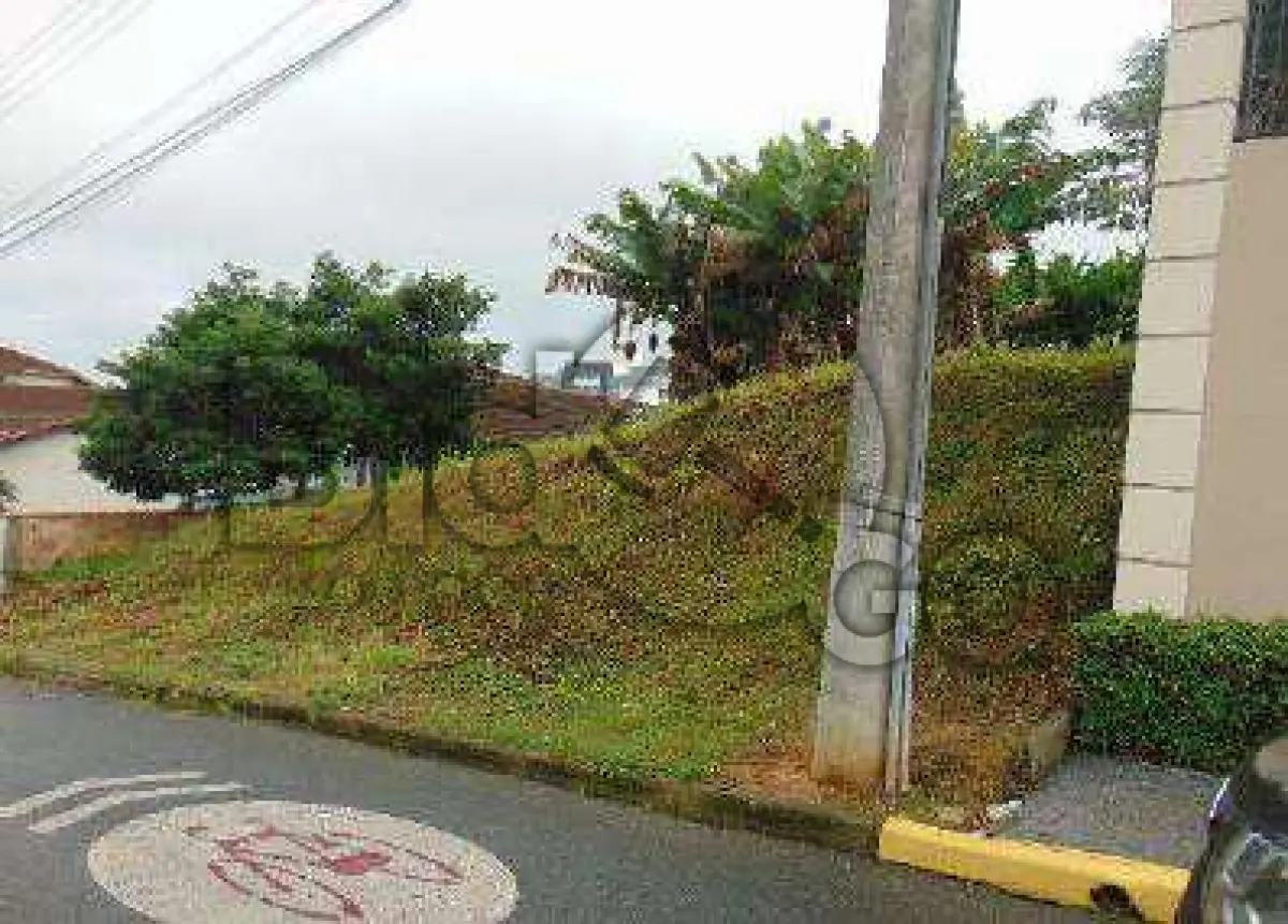 LOTE 008 - Imóvel situado na Rua Ouro Verde, S/N - Bairro Saguaçu, Joinville / SC -Terreno com área de 450,19m², sem benfeitorias.