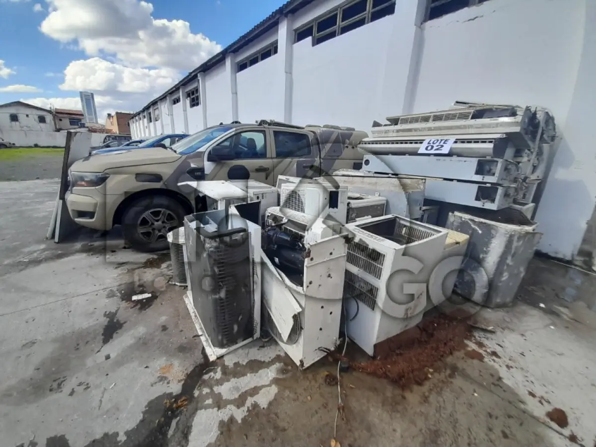 LOTE 002 - DIVERSOS BENS MÓVEIS