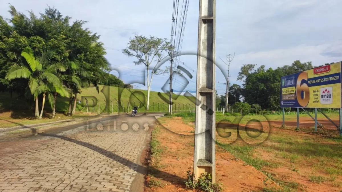 LOTE 010 - Imóvel situado na Rua Dorothóvio do Nascimento, S/N - Zona IndustrialNorte, Joinville / SC - Terreno com área de 915,00m², sem benfeitorias.
