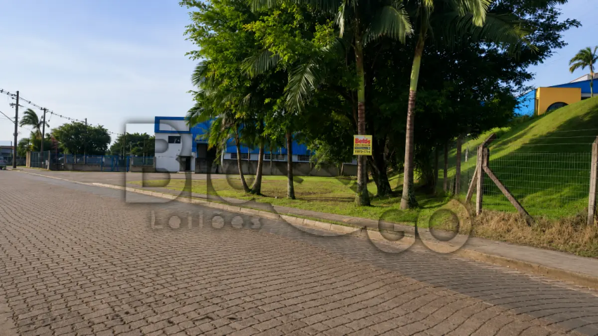LOTE 010 - Imóvel situado na Rua Dorothóvio do Nascimento, S/N - Zona IndustrialNorte, Joinville / SC - Terreno com área de 915,00m², sem benfeitorias.