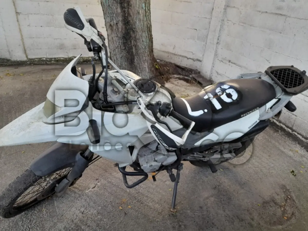 LOTE 016 - HONDA/XRE 300 (MOTOR INCOMPLETO), FAB/MOD: 2016/2016