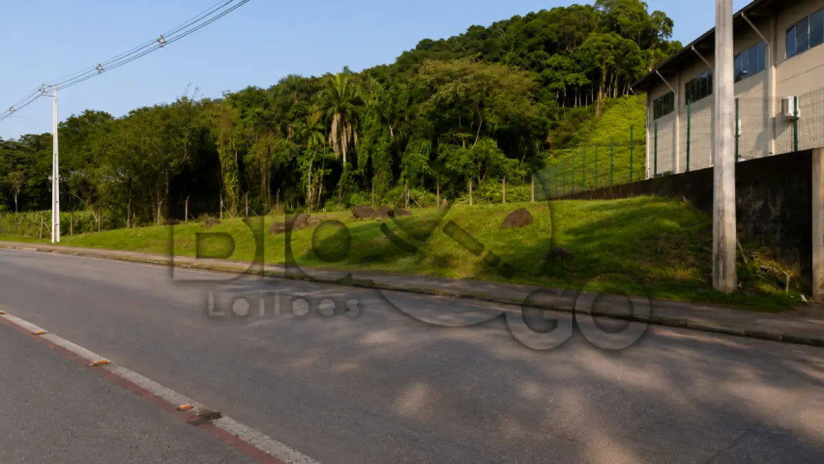 LOTE 011 - Imóvel situado na Rua Tuiuti, S/N - Bairro Zona Industrial Norte, Joinville /SC - Terreno com área de 750,34m², sem benfeitorias.
