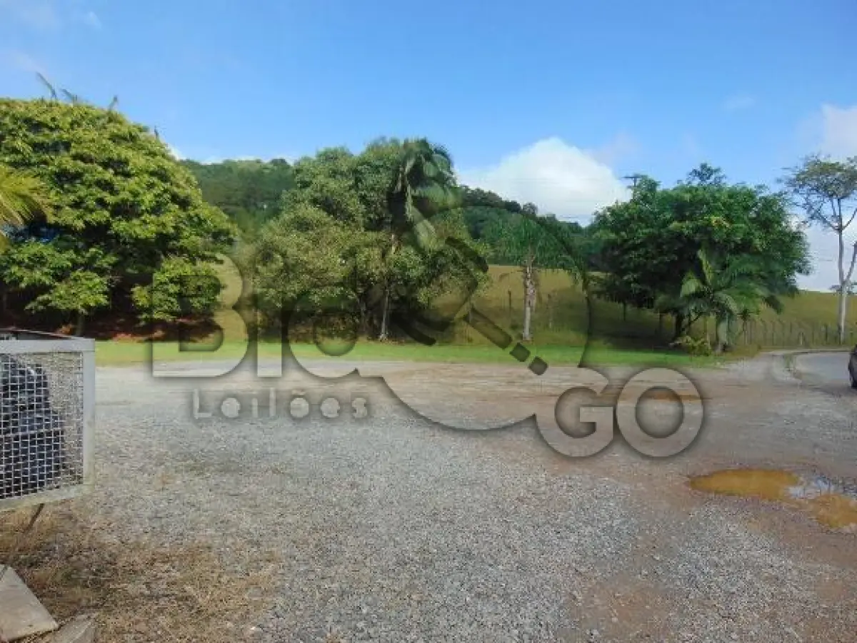 LOTE 010 - Imóvel situado na Rua Dorothóvio do Nascimento, S/N - Zona IndustrialNorte, Joinville / SC - Terreno com área de 915,00m², sem benfeitorias.