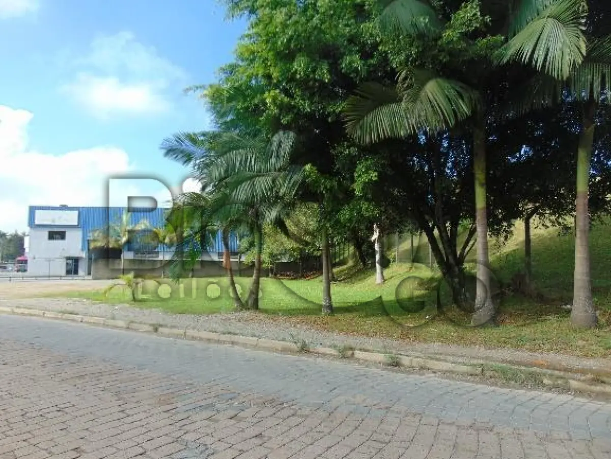 LOTE 010 - Imóvel situado na Rua Dorothóvio do Nascimento, S/N - Zona IndustrialNorte, Joinville / SC - Terreno com área de 915,00m², sem benfeitorias.