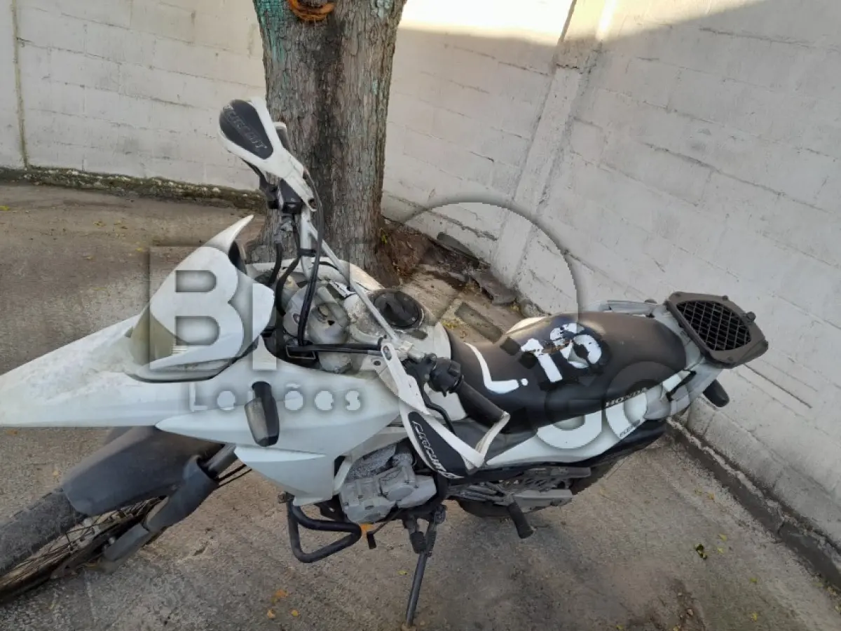 LOTE 016 - HONDA/XRE 300 (MOTOR INCOMPLETO), FAB/MOD: 2016/2016