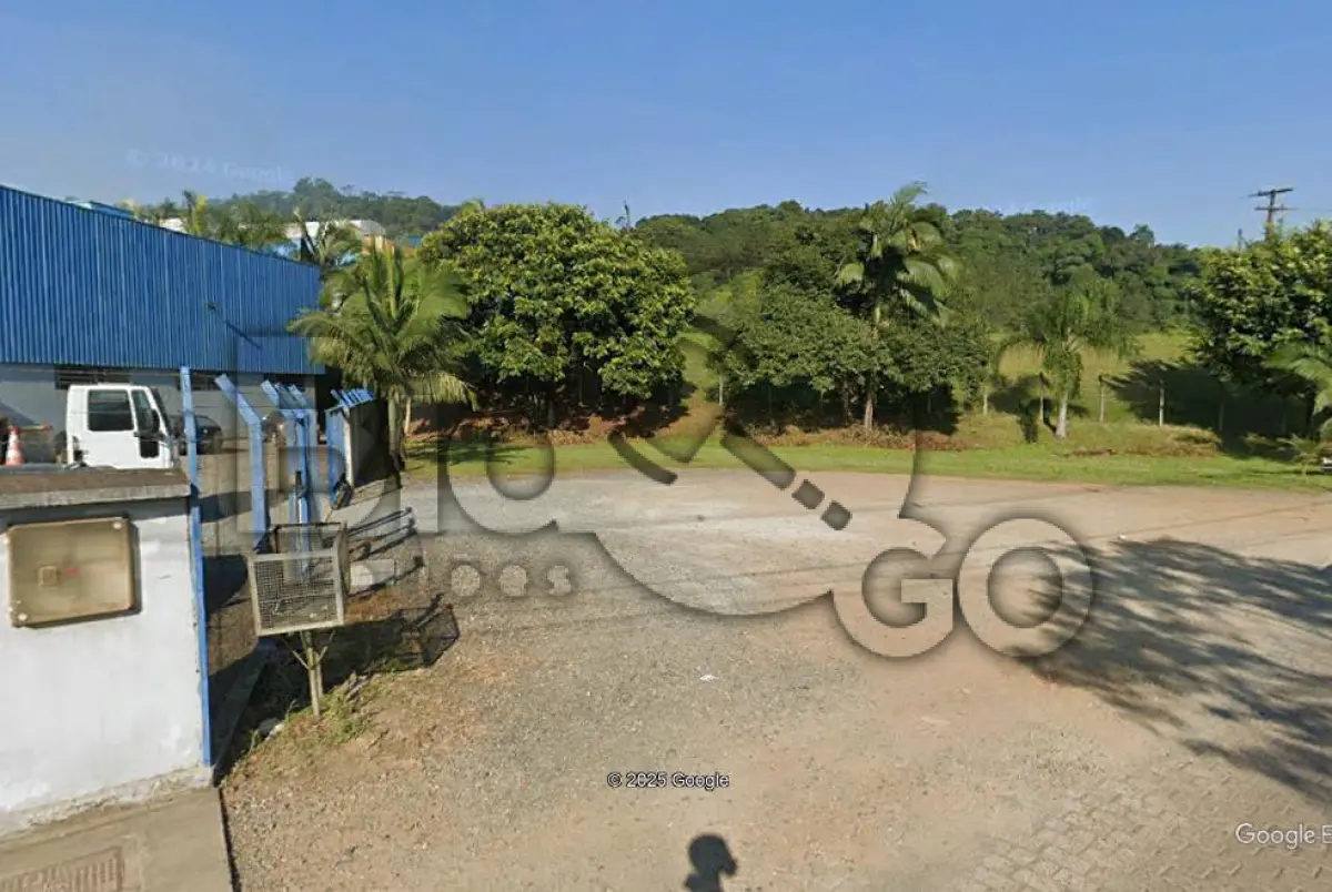 Imóvel situado na rua dorothóvio do nascimento, s/n - zona industrialnorte, joinville / sc - terreno com área de 915,00m², sem benfeitorias.
