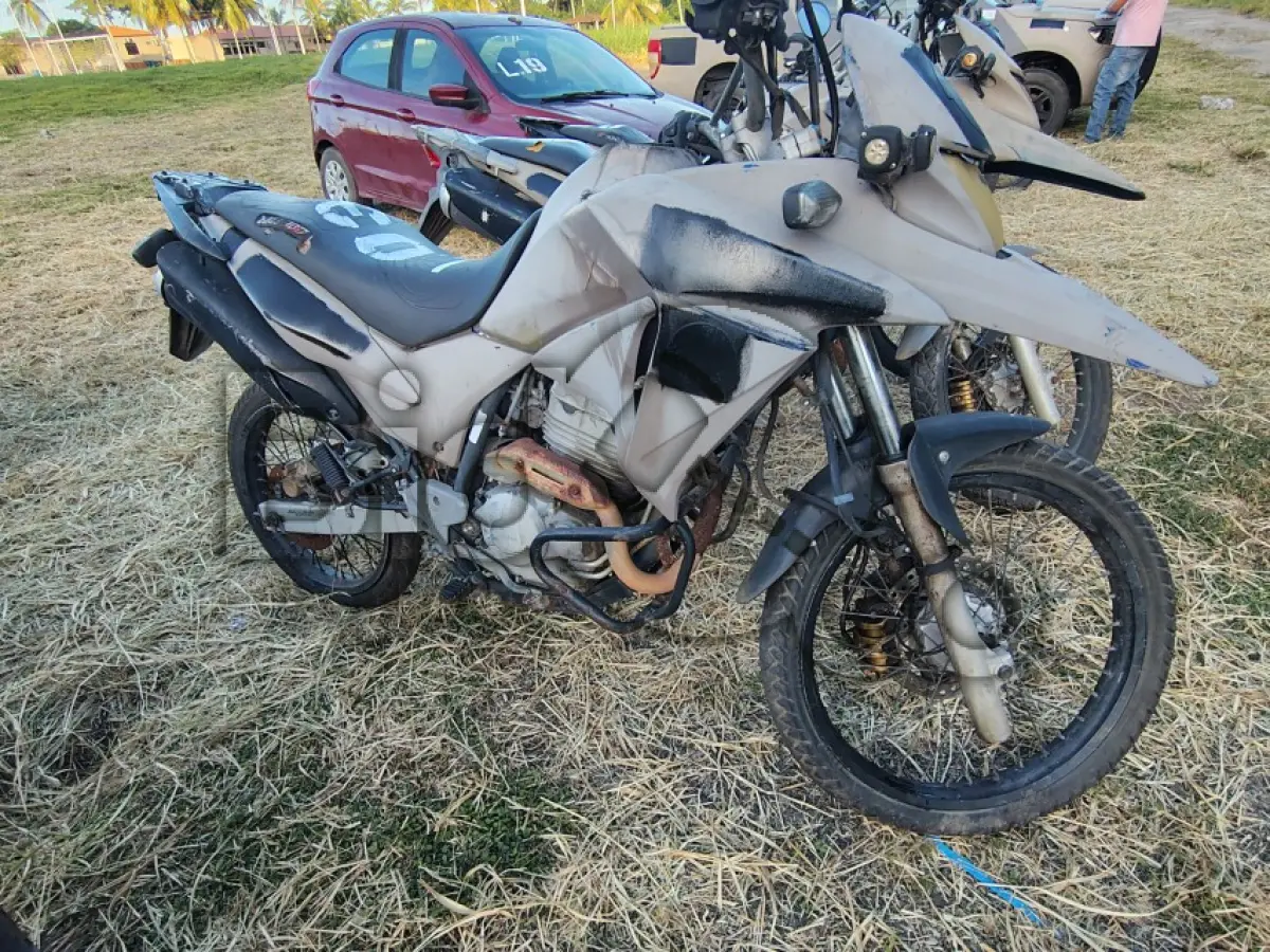LOTE 003 - HONDA/XRE 300 (MOTOR INCOMPLETO), FAB/MOD: 2017/2017