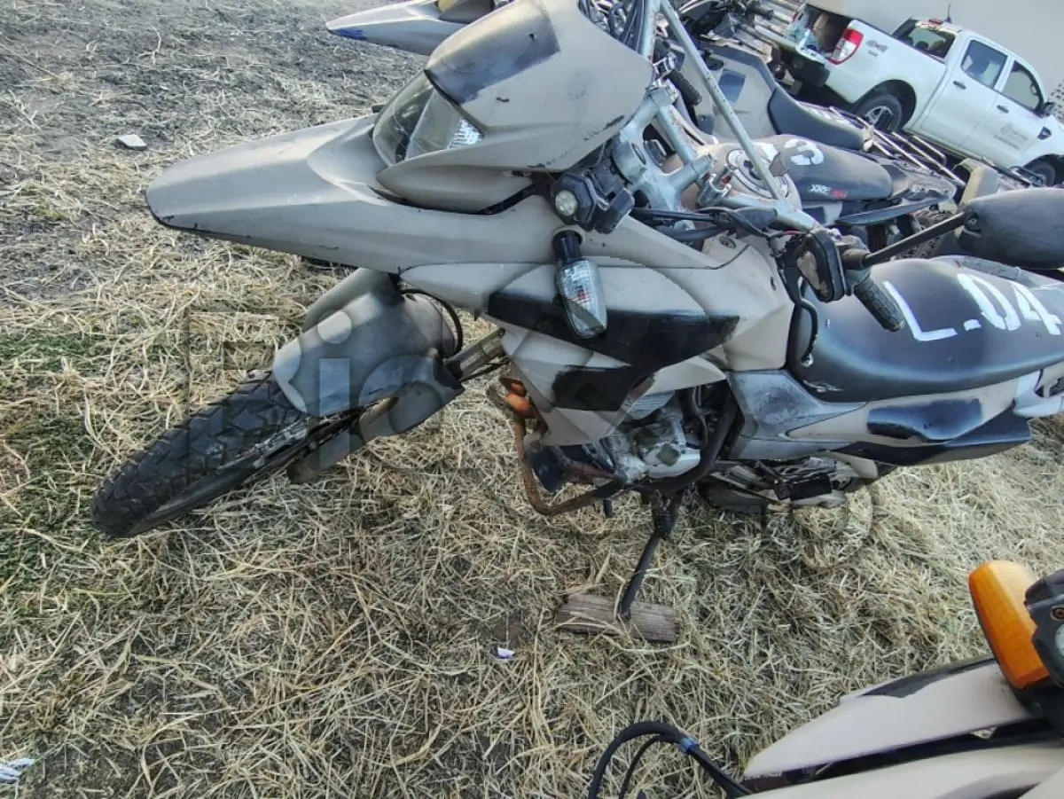 LOTE 004 - HONDA/XRE 300 (MOTOR INCOMPLETO), FAB/MOD: 2016/2016