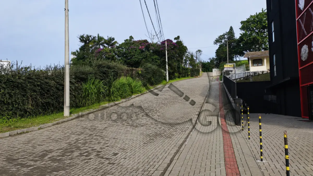 LOTE 004 - Imóvel situado na Av. Santos Dumont, S/N - Bairro Bom Retiro, Joinville /SC - Terreno com área de 457,00m², sem benfeitorias.