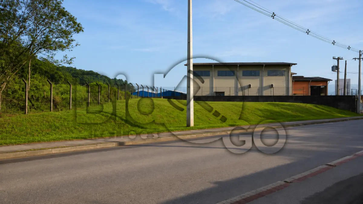 LOTE 011 - Imóvel situado na Rua Tuiuti, S/N - Bairro Zona Industrial Norte, Joinville /SC - Terreno com área de 750,34m², sem benfeitorias.