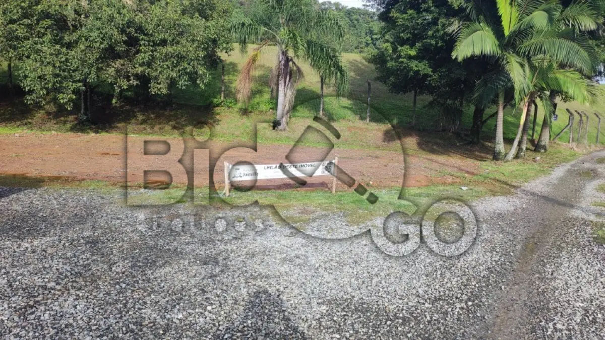 LOTE 010 - Imóvel situado na Rua Dorothóvio do Nascimento, S/N - Zona IndustrialNorte, Joinville / SC - Terreno com área de 915,00m², sem benfeitorias.